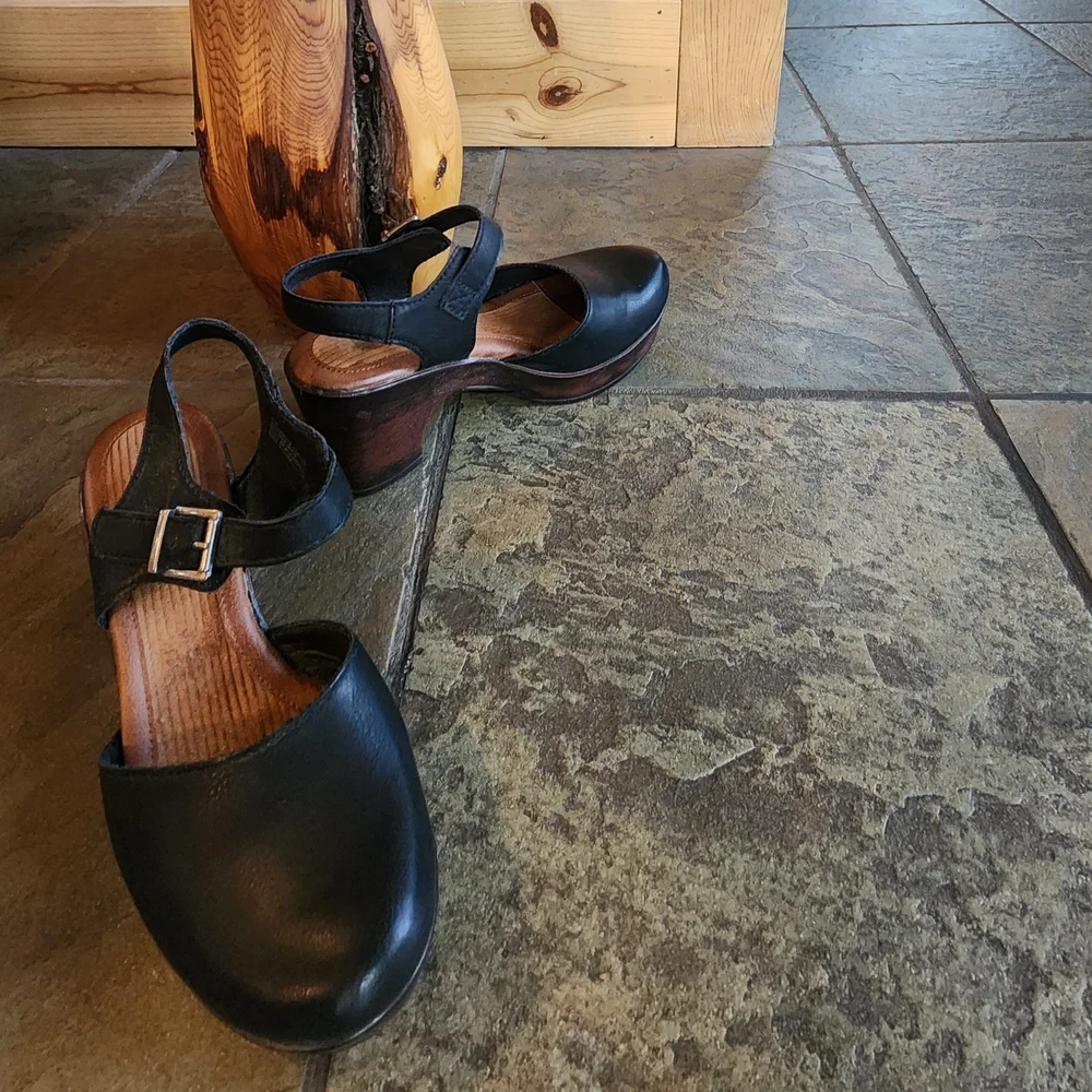 Black Leather Women's Shoes - Picture 2 of 4